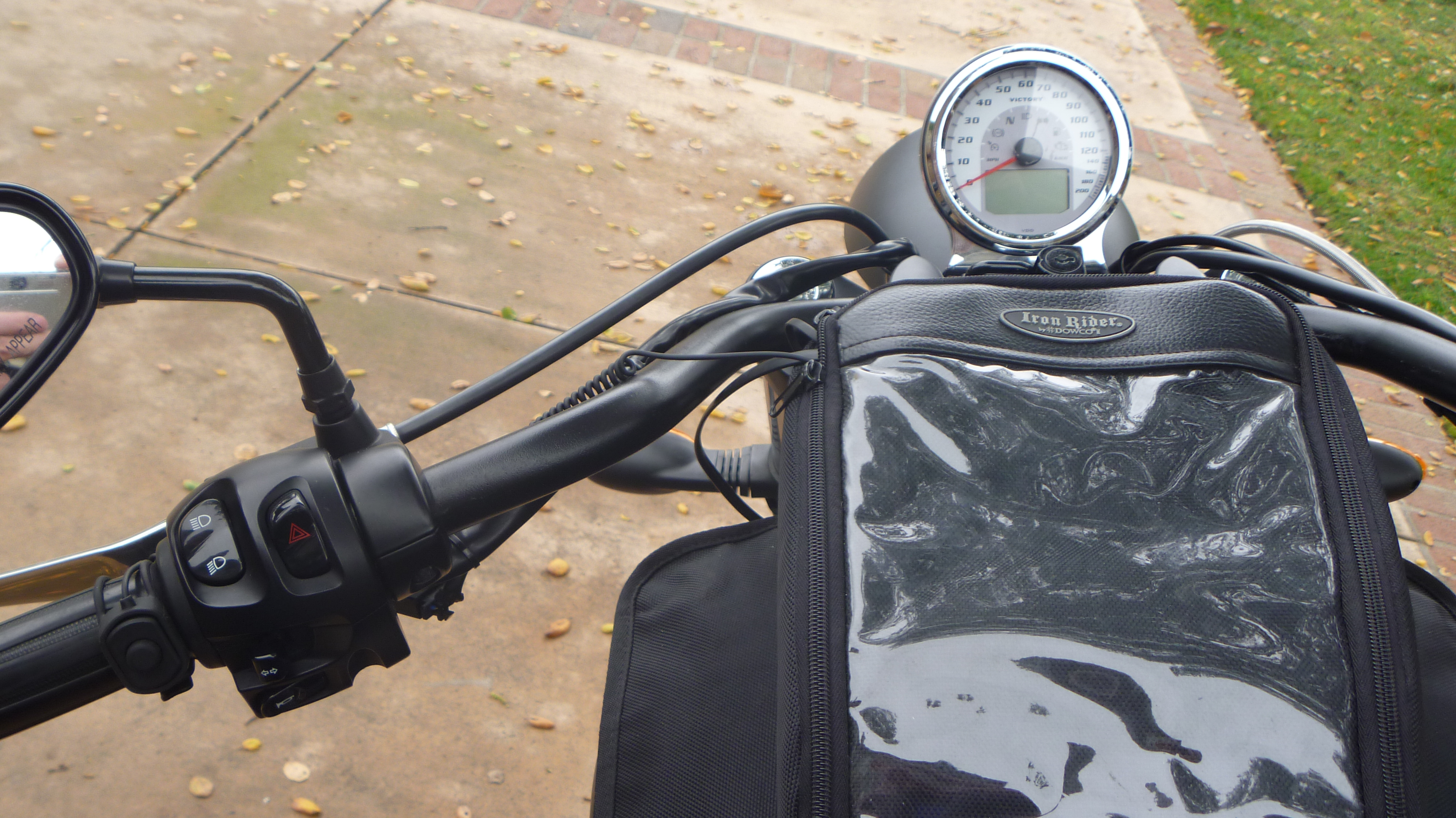 2018-04 KM6LQZ Tank Bag Closed