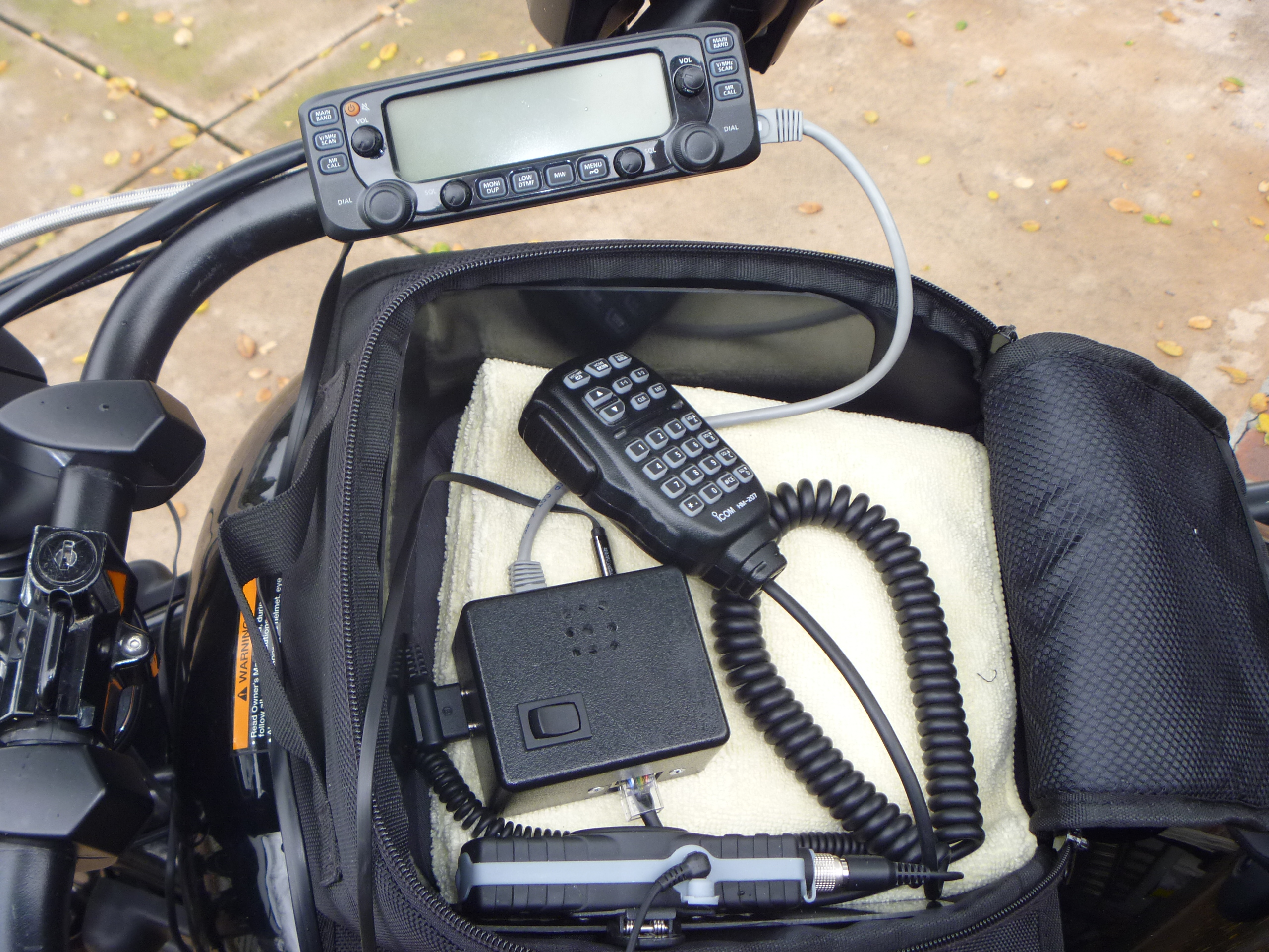 2018-04 KM6LQZ Tank Bag Open